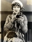 clara-bow-with-compact
